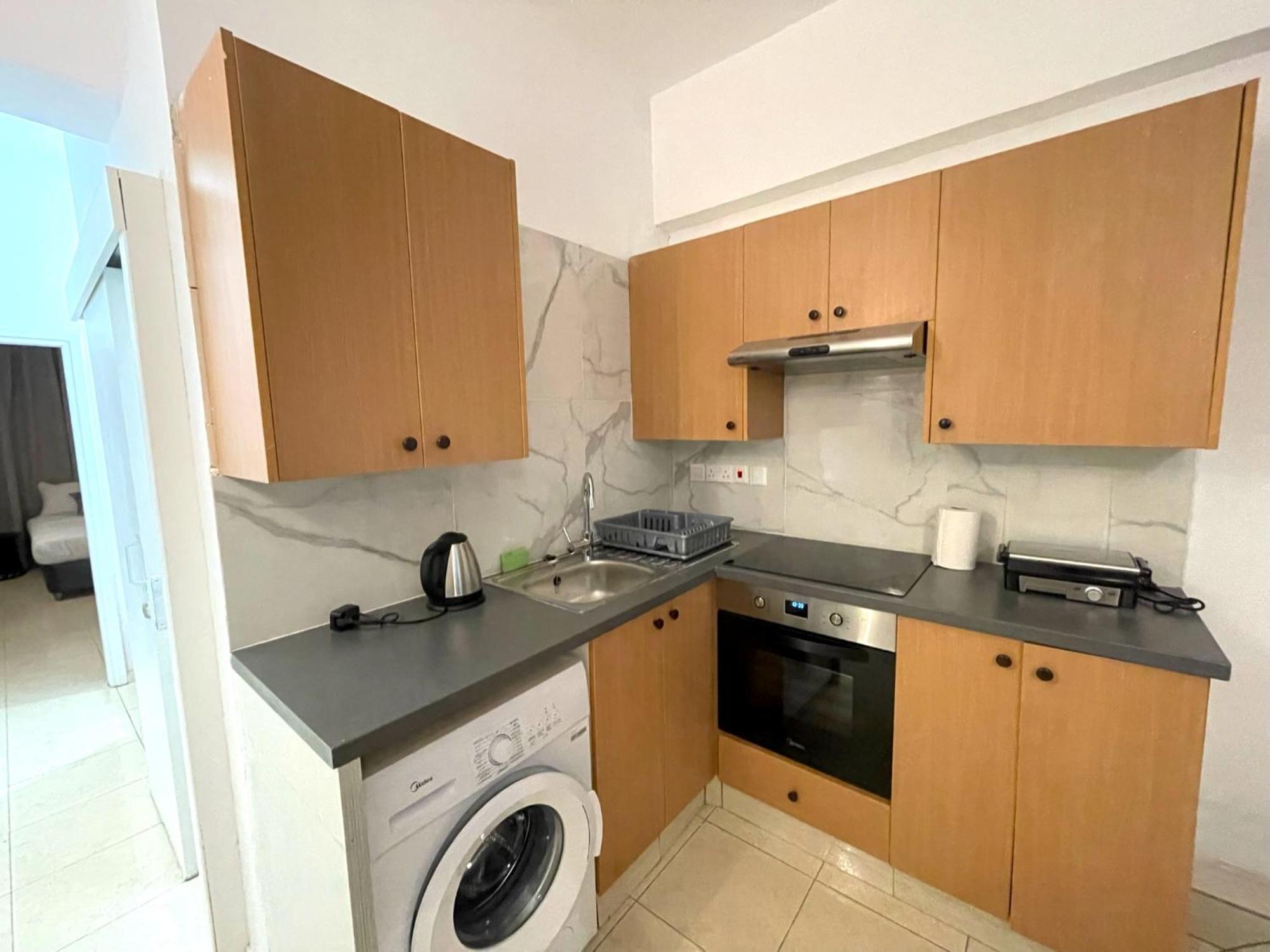 Queen Regina Suites By Platform 357 Nicosia Esterno foto
