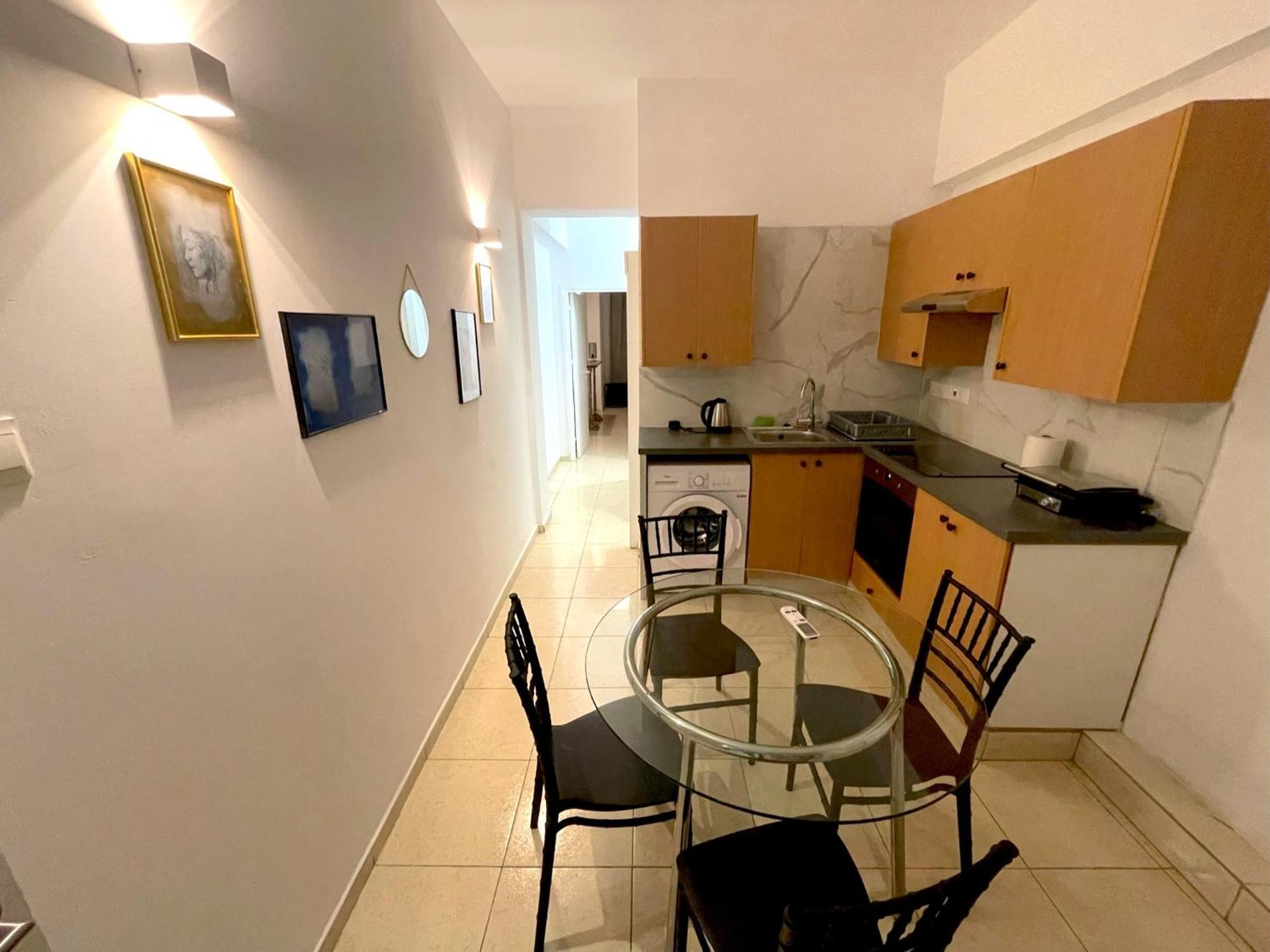 Queen Regina Suites By Platform 357 Nicosia Esterno foto