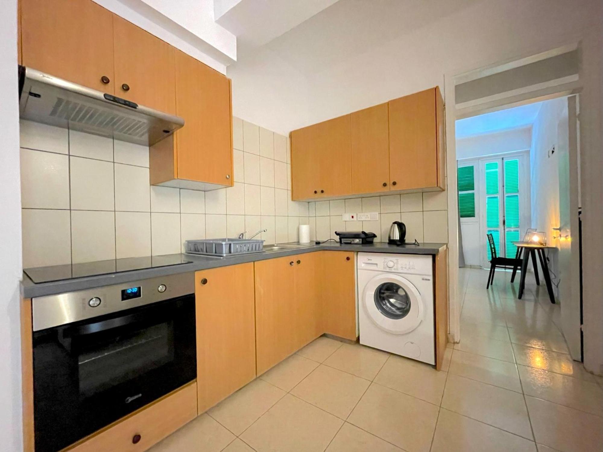 Queen Regina Suites By Platform 357 Nicosia Esterno foto
